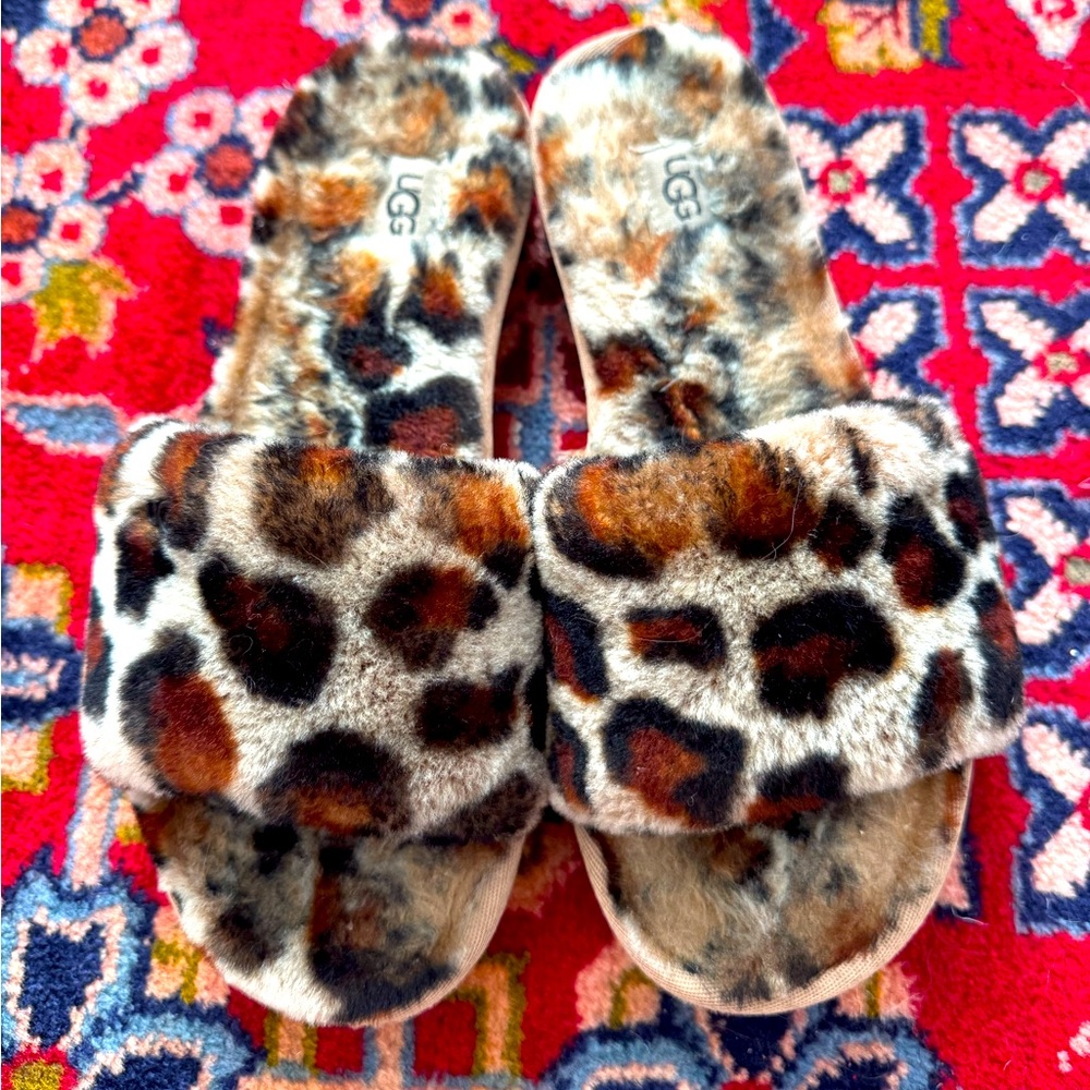 UGG Cozette Genuine Shearling Slipper size 6